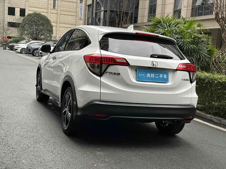 Фото 7 - Honda Vezel