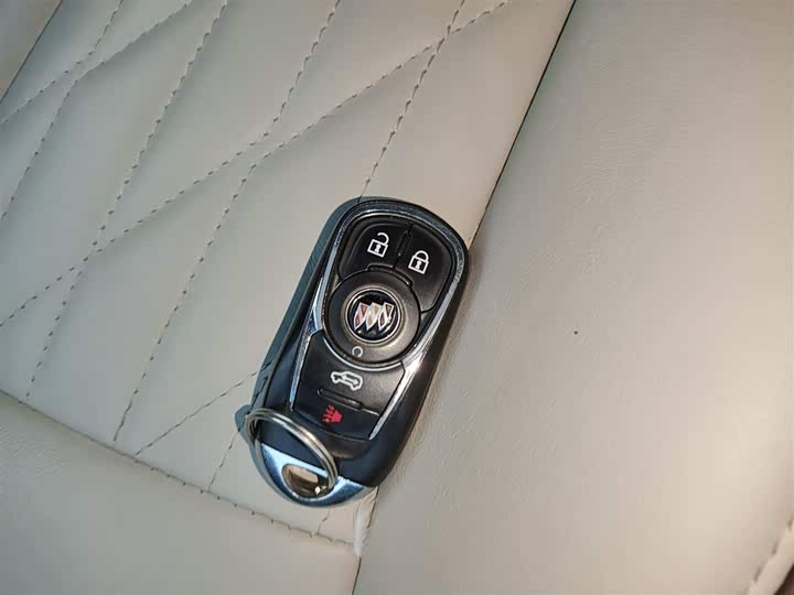 Фото 9 - Buick GL8 ES