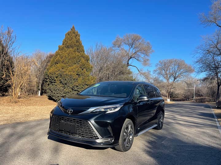 Фото 1 - Toyota Granvia