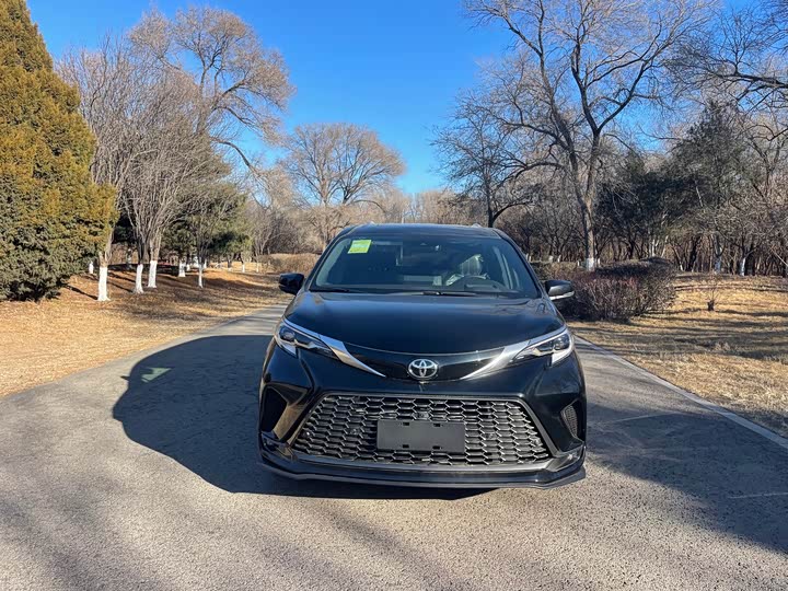 Фото 2 - Toyota Granvia