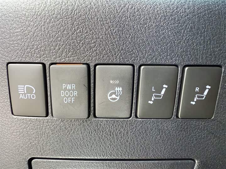 Фото 8 - Toyota Vellfire