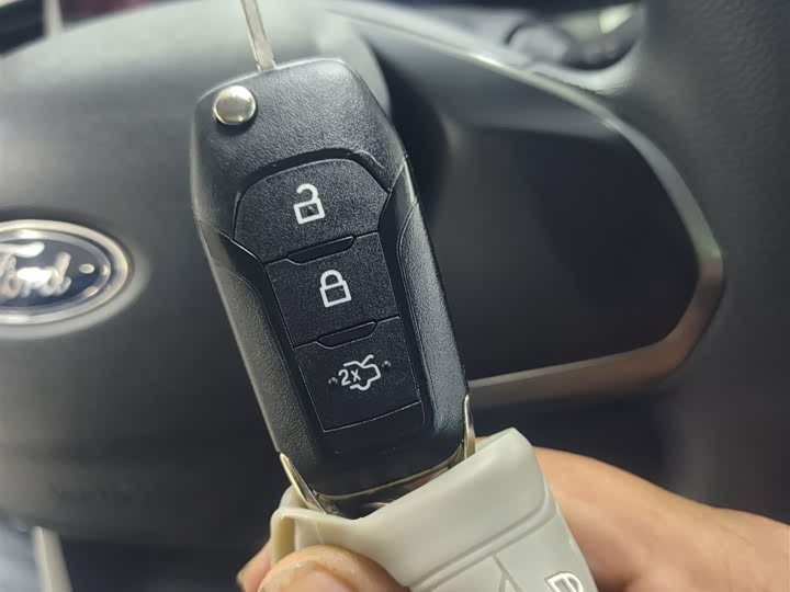 Фото 9 - Ford Escort