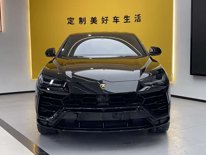 Фото 2 - Lamborghini Urus