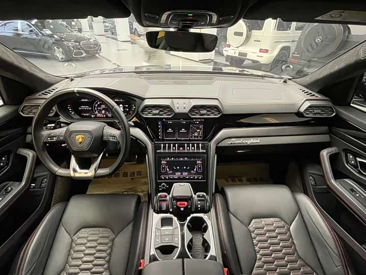 Фото 9 - Lamborghini Urus