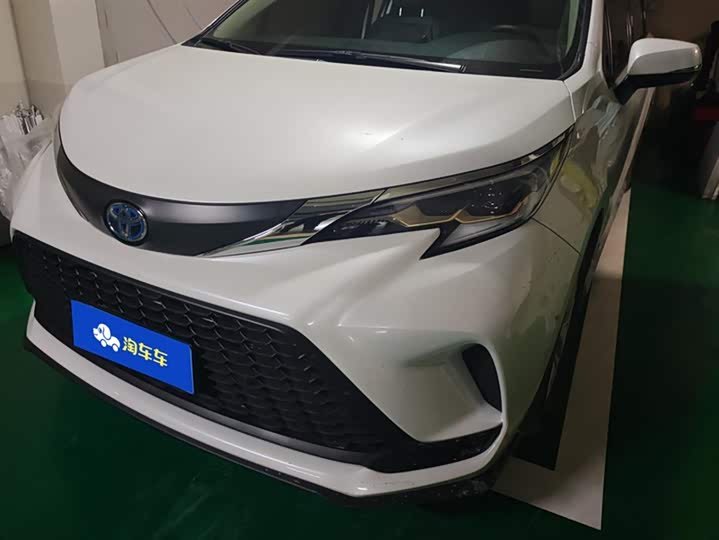 Фото 1 - Toyota Granvia