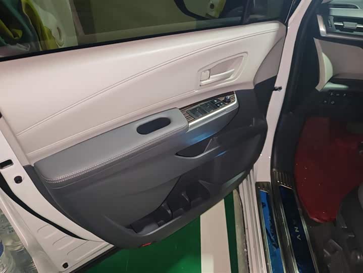 Фото 7 - Toyota Granvia