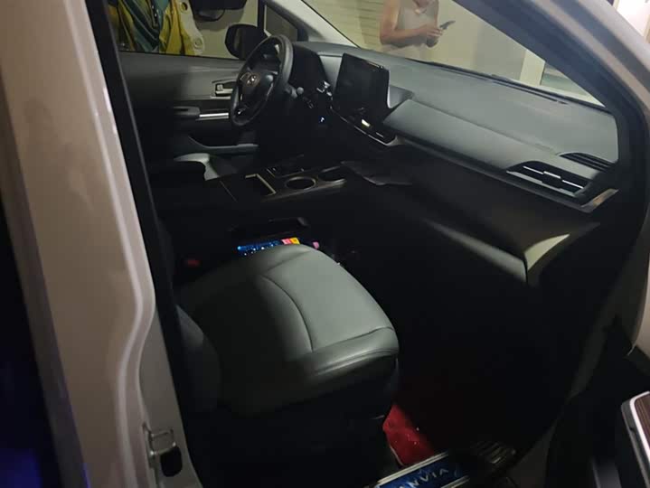 Фото 8 - Toyota Granvia