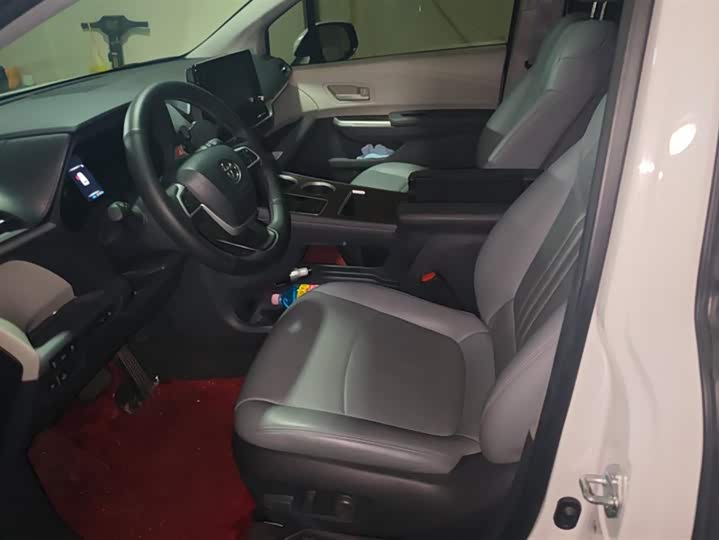 Фото 9 - Toyota Granvia