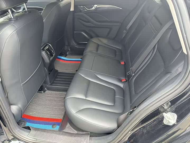 Фото 6 - Bestune B70