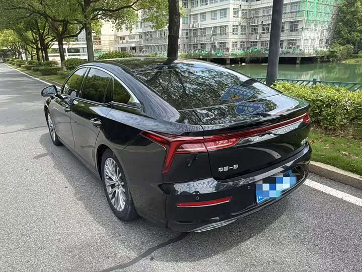 Фото 9 - Bestune B70