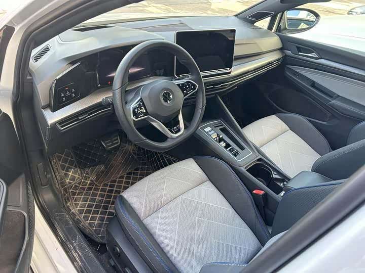 Фото 5 - Volkswagen Golf