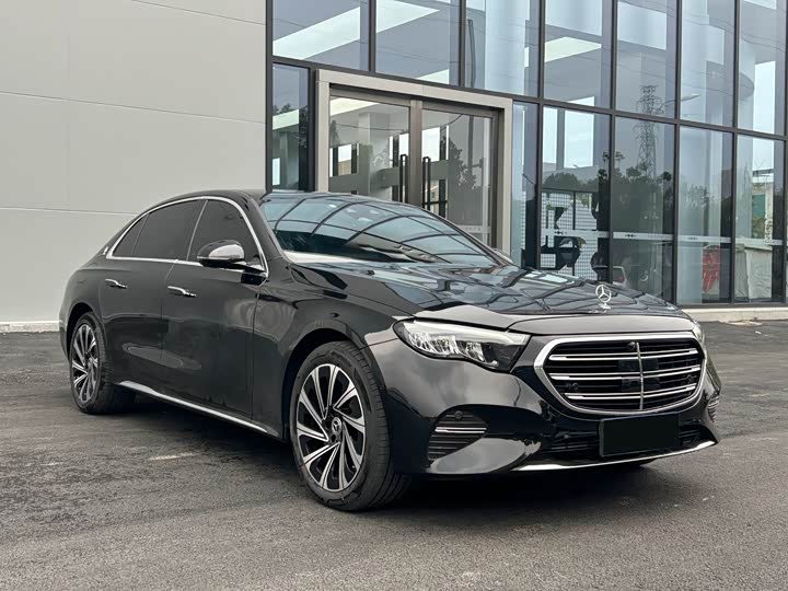 Фото 3 - Mercedes-Benz E-Class