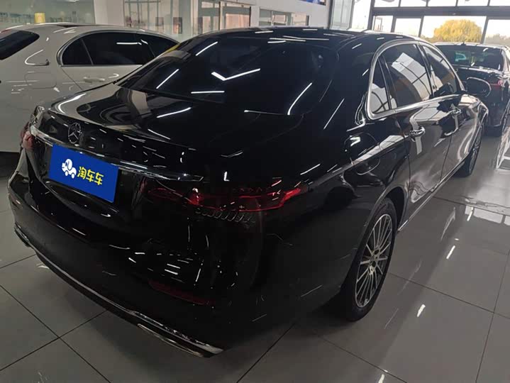 Фото 3 - Mercedes-Benz E-Class