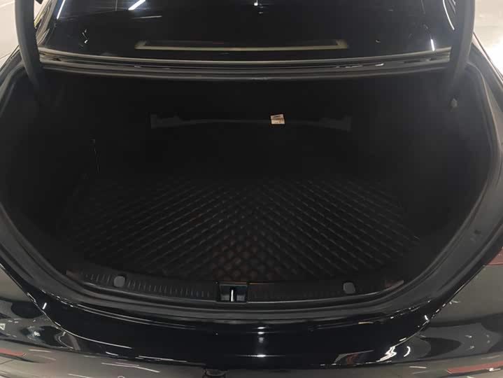 Фото 4 - Mercedes-Benz E-Class