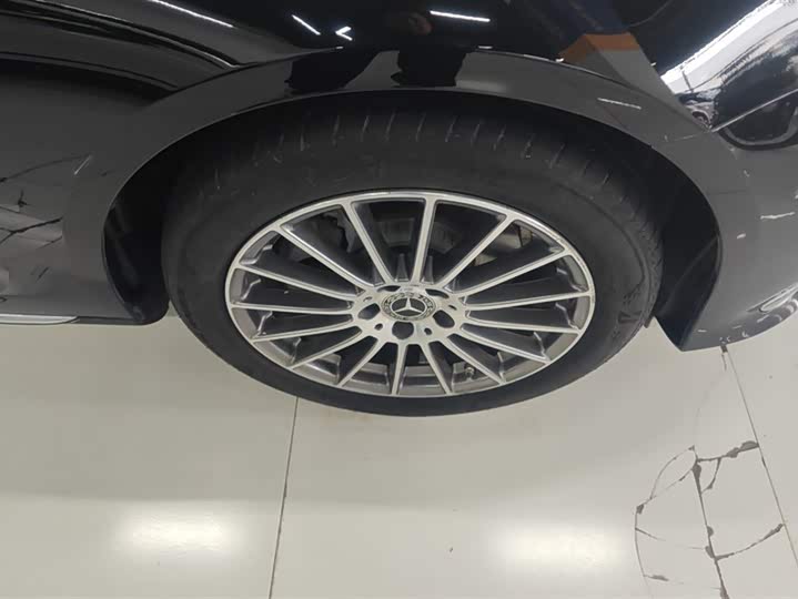 Фото 6 - Mercedes-Benz E-Class