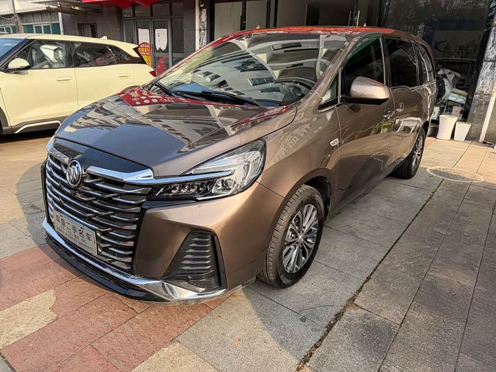 Фото 2 - Buick GL8 ES