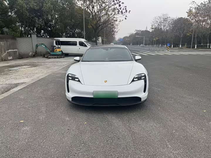 Фото 2 - Porsche Taycan