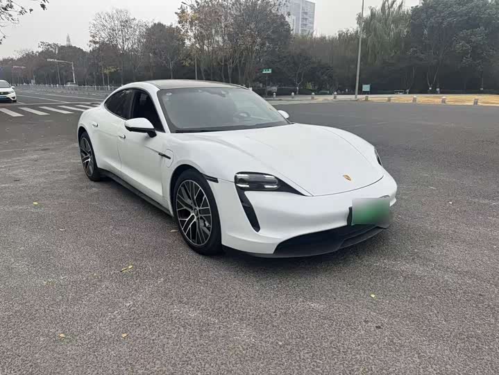 Фото 3 - Porsche Taycan