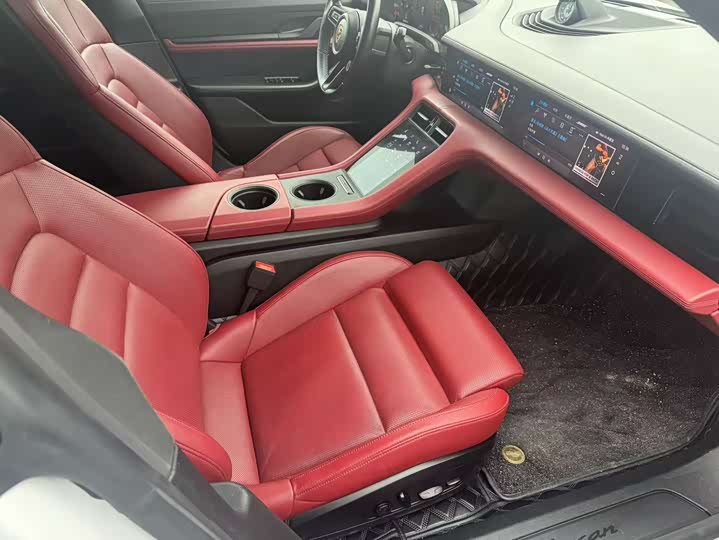 Фото 7 - Porsche Taycan