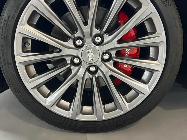 Фото 2 - Cadillac CT5