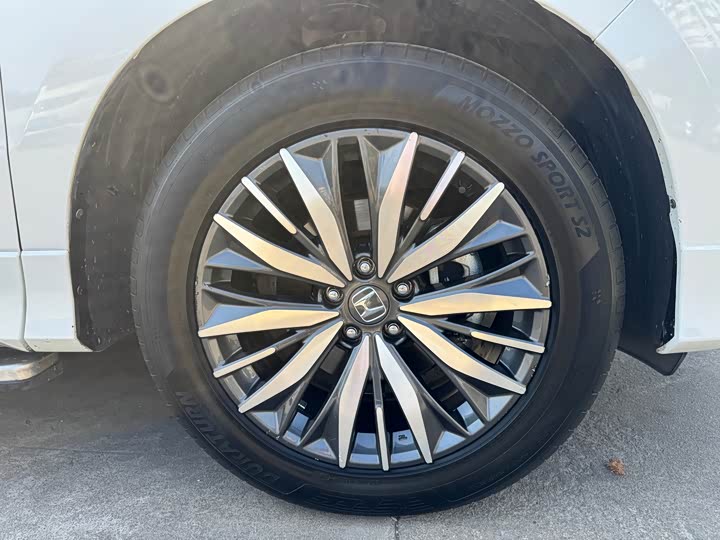 Фото 9 - Honda Avancier