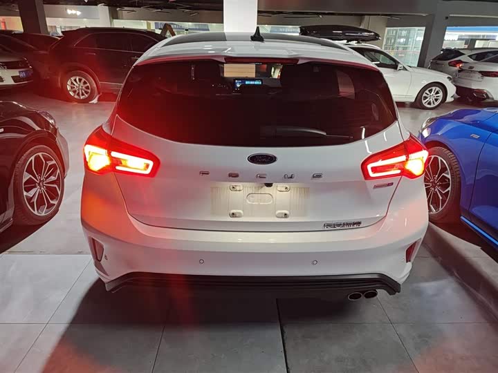 Фото 6 - Ford Focus