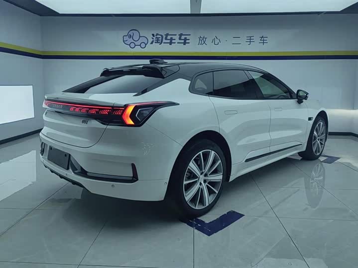 Фото 3 - Zeekr 001