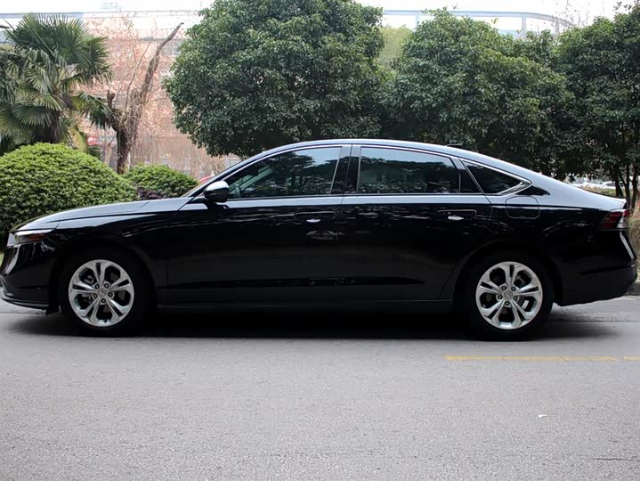 Фото 4 - Honda Accord