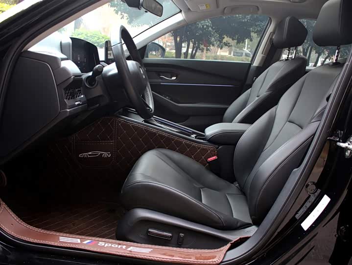 Фото 8 - Honda Accord