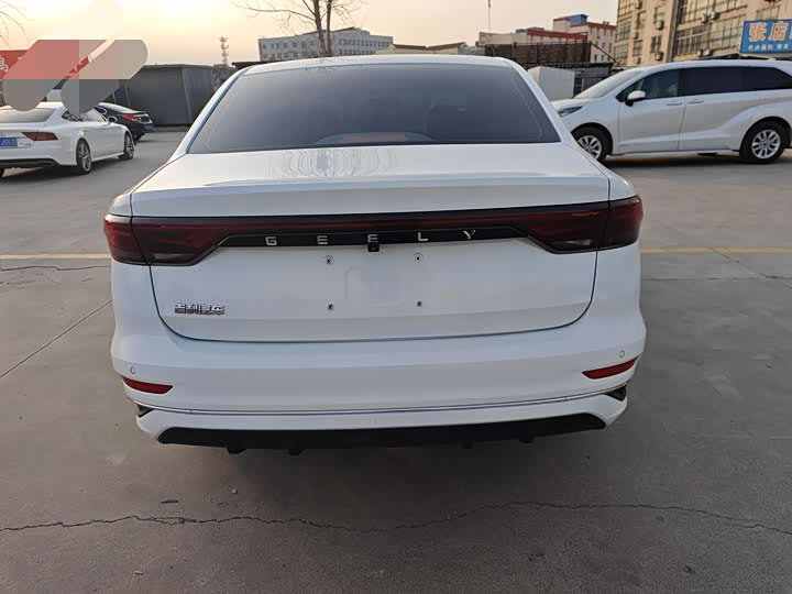 Фото 5 - Geely Emgrand