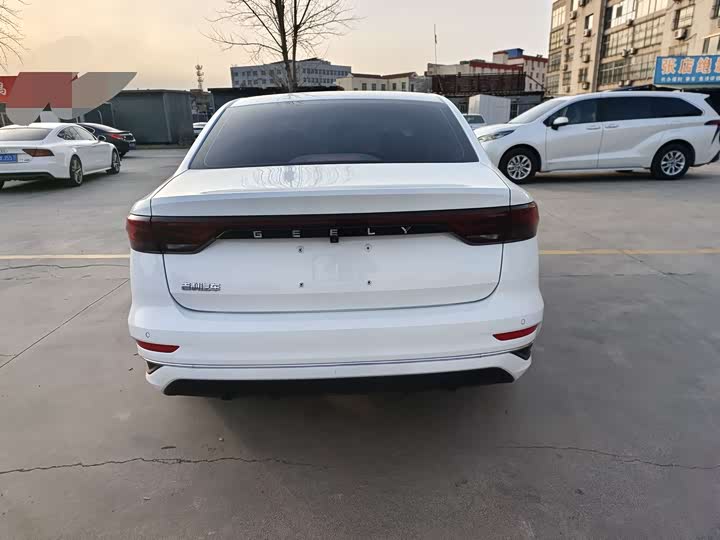 Фото 8 - Geely Emgrand