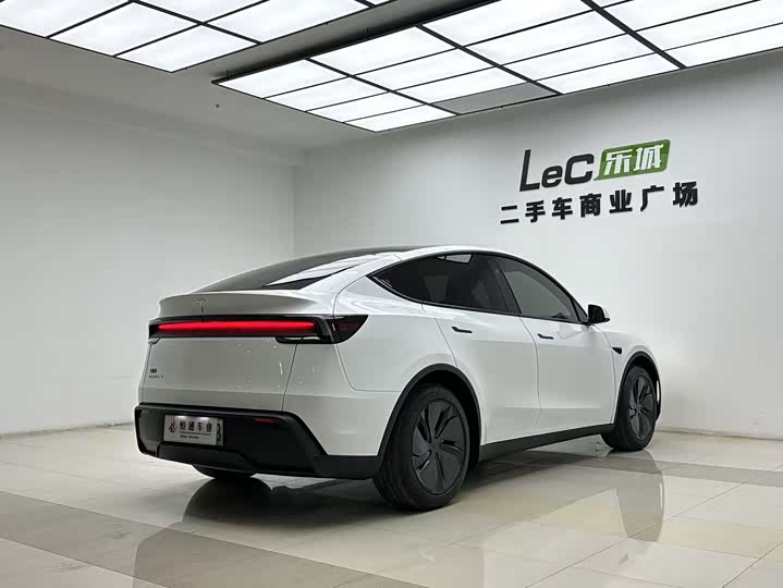 Photo 4 - Tesla Model Y