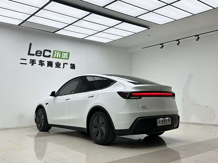 Photo 5 - Tesla Model Y