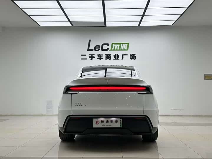 Photo 6 - Tesla Model Y