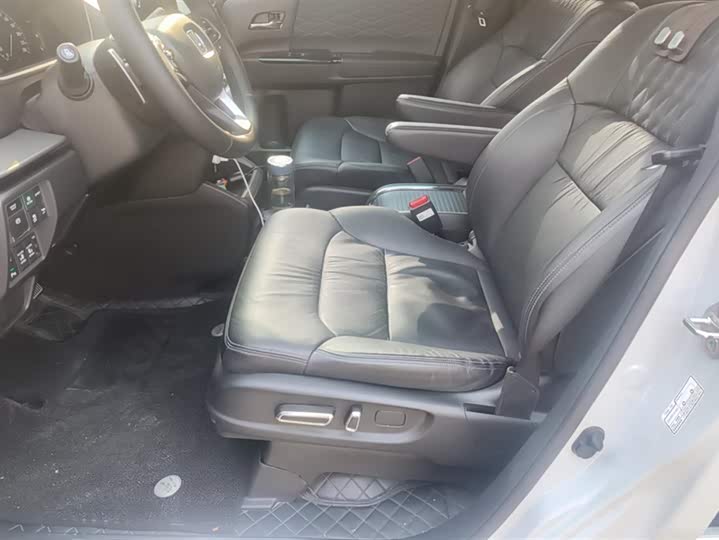 Фото 9 - Honda Elysion