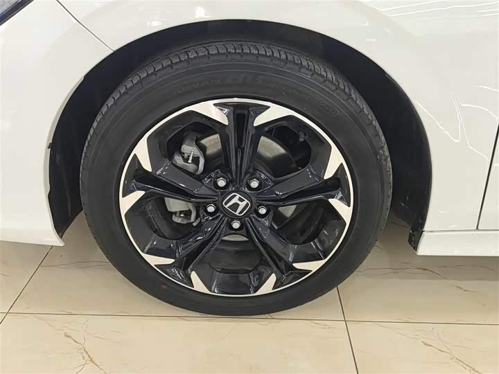 Фото 8 - Honda Civic