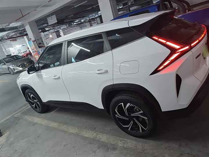 Фото 5 - Geely Atlas