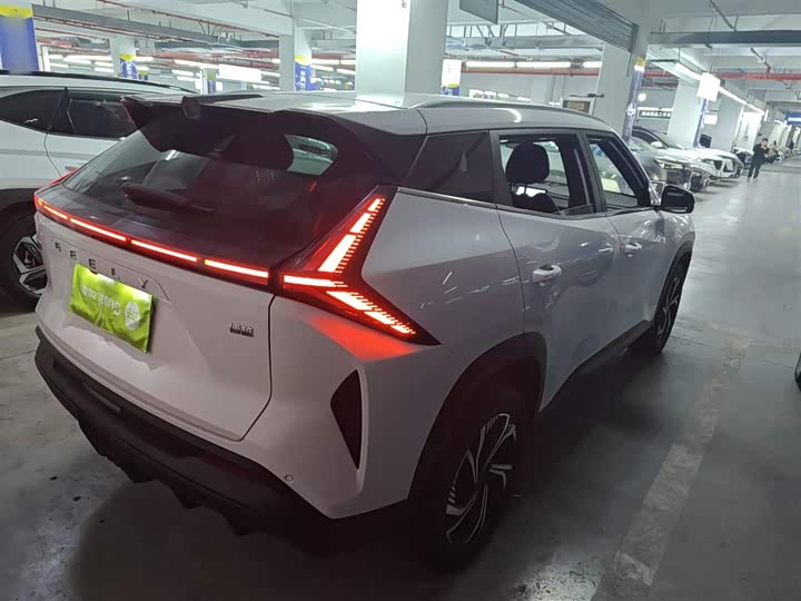 Фото 7 - Geely Atlas