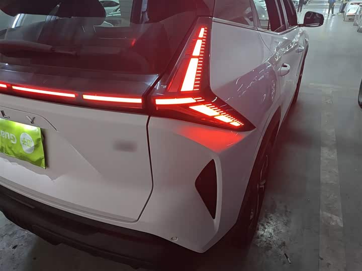 Фото 8 - Geely Atlas