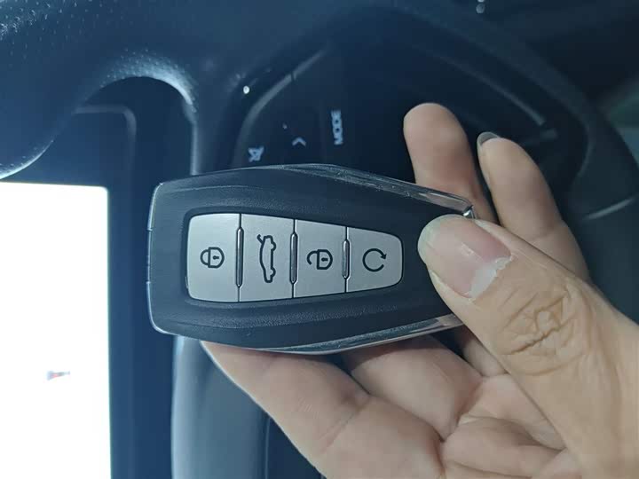 Фото 9 - Geely Atlas