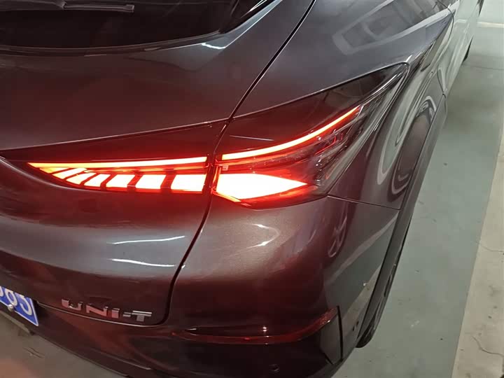 Фото 8 - Changan UNI-T