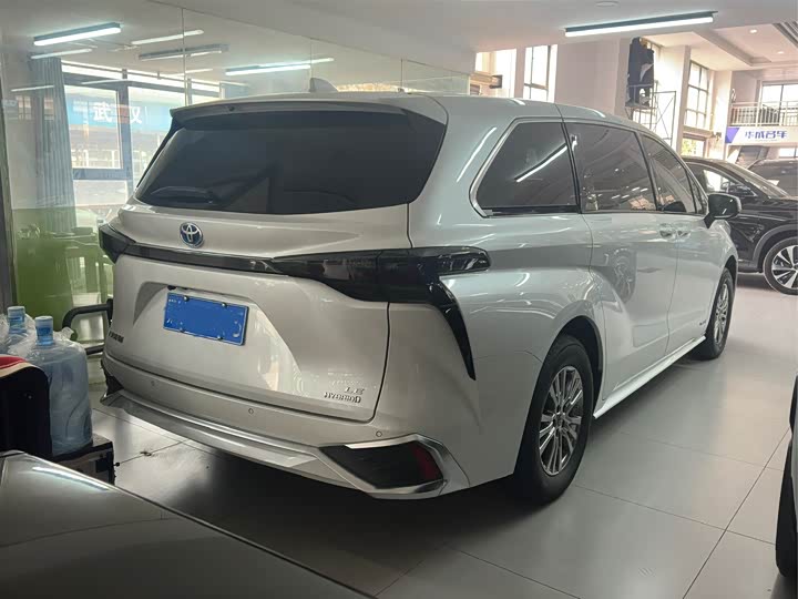 Фото 4 - Toyota Sienna