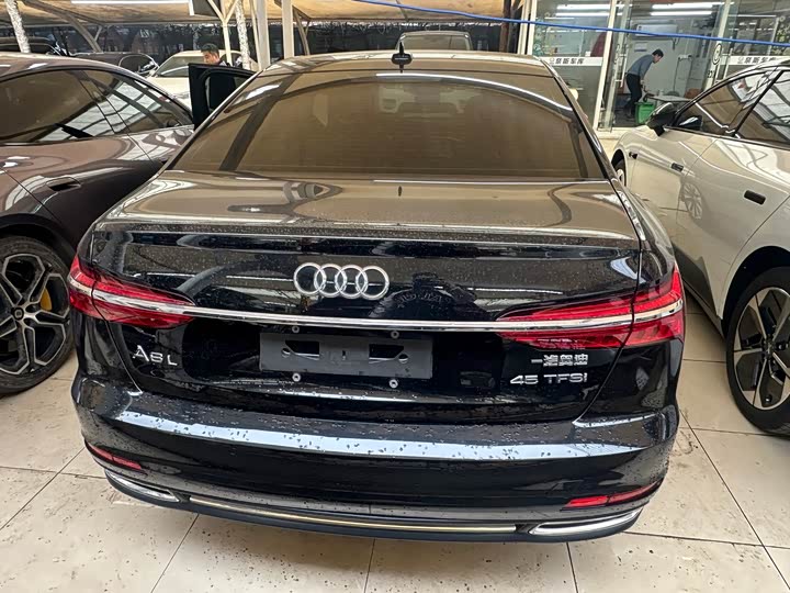 Фото 5 - Audi A6L