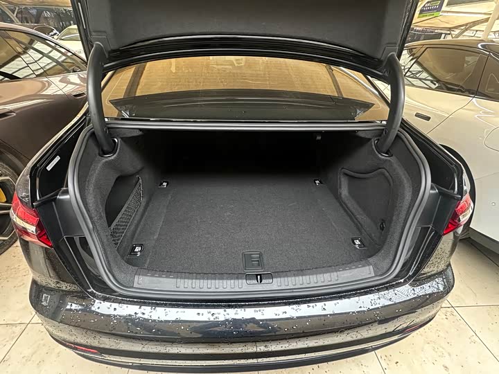 Фото 6 - Audi A6L