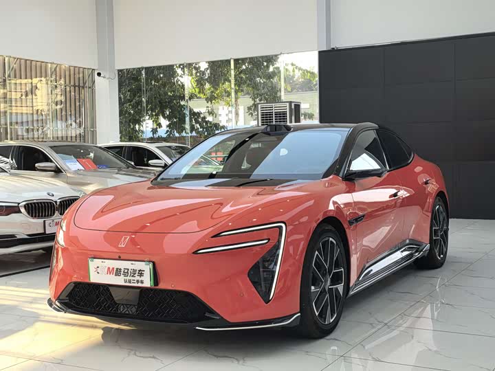 Фото 1 - Avatr 06