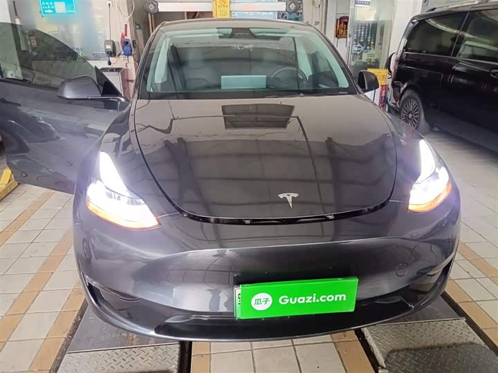 Фото 3 - Tesla Model Y