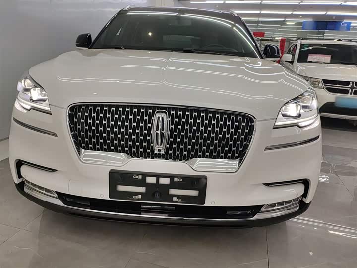 Фото 3 - Lincoln Aviator