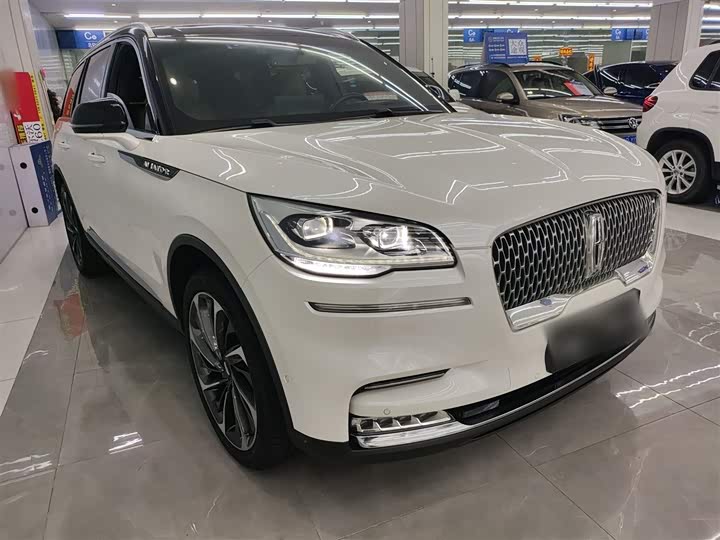 Фото 4 - Lincoln Aviator