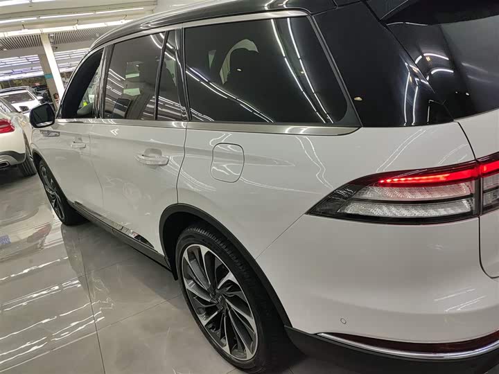 Фото 5 - Lincoln Aviator