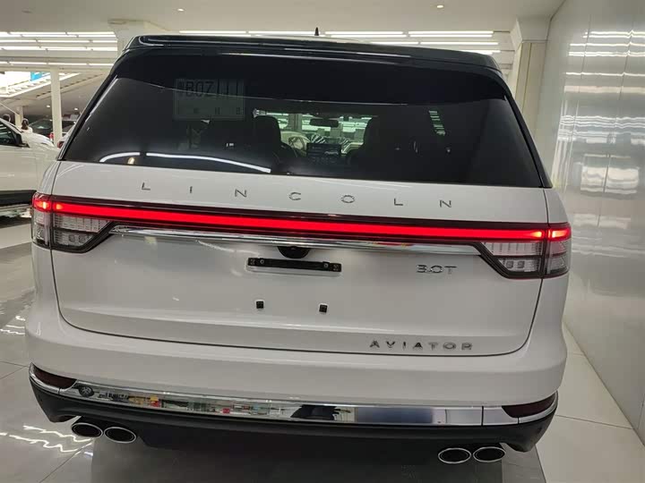 Фото 6 - Lincoln Aviator